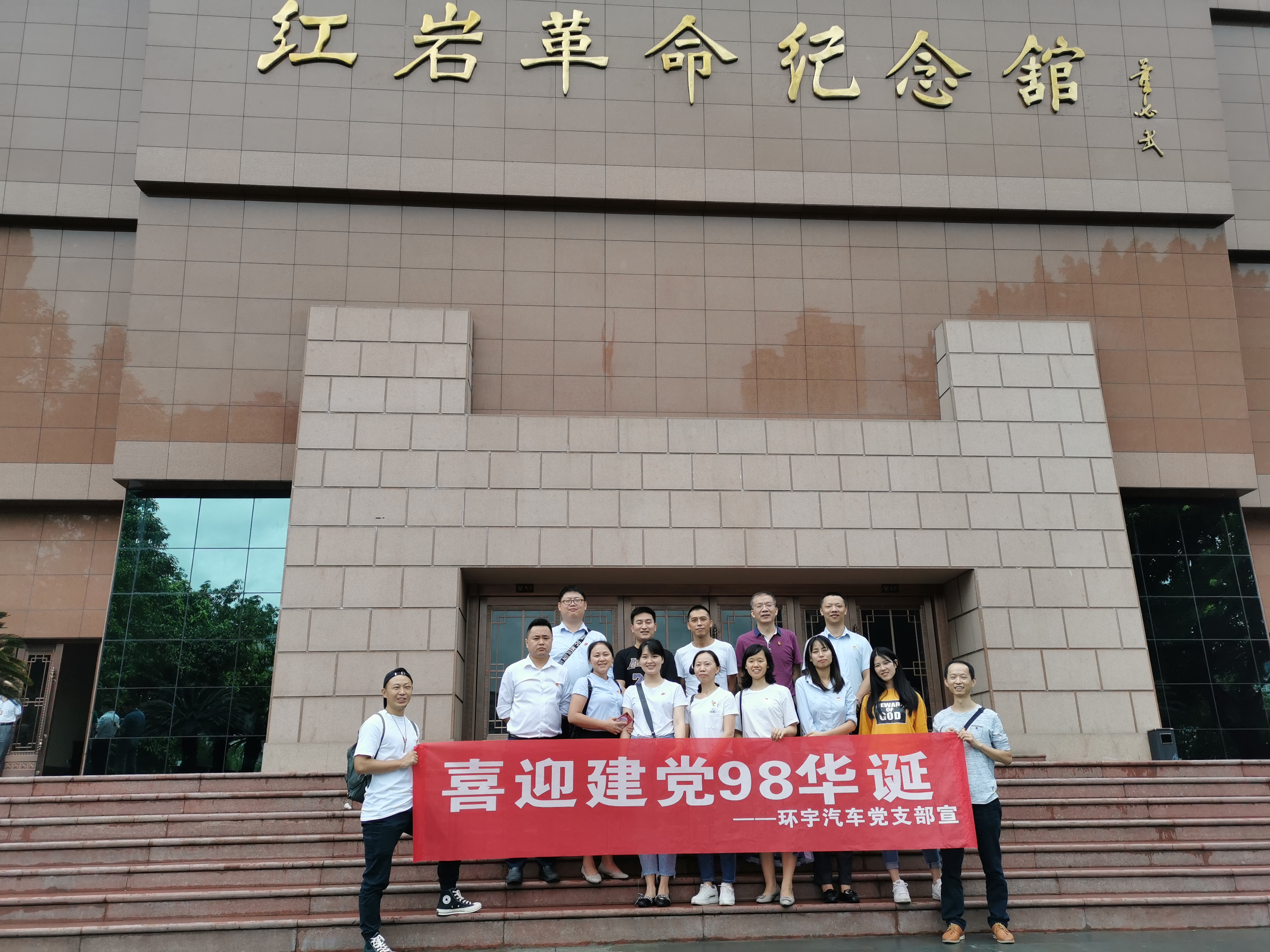 السيارات الثورية لا تنسى القلوب الأولية وتستمر في التقدم