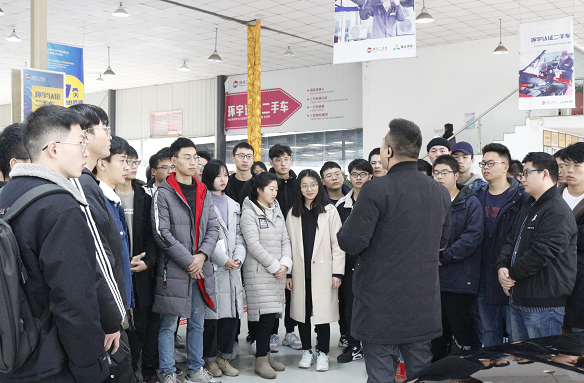 تعزيز التعاون بين المدارس والشركات وتعزيز المسؤولية الاجتماعية للسيارات البيئية!