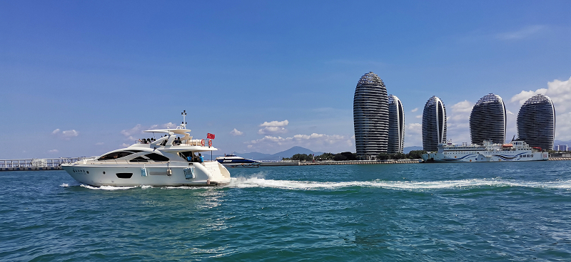 يخت في البحر يخت في البحر