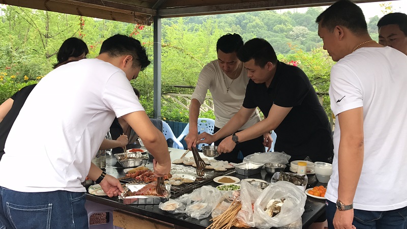 نشاط بناء المجموعة الأول للموظفين الإداريين