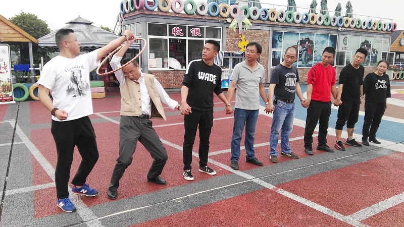 نشاط بناء المجموعة الأول للموظفين الإداريين