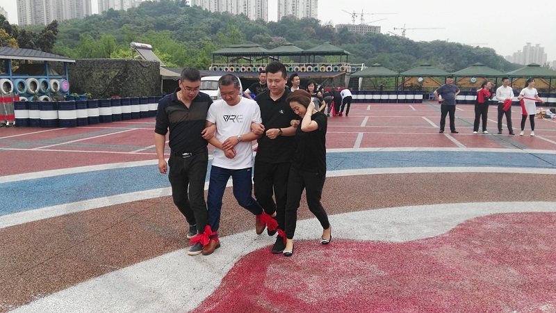 نشاط بناء المجموعة الأول للموظفين الإداريين