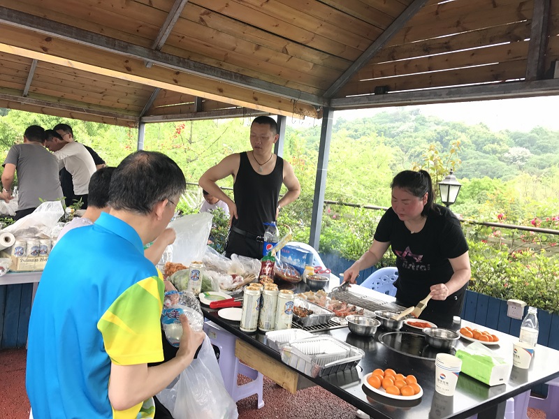 نشاط بناء المجموعة الأول للموظفين الإداريين