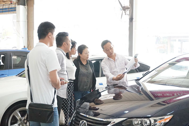 زعيم المجلس التجاري للمدينة مع فريق التحقيق في مكتب التجارة بانجي هوا زيارة الفضاء المحيطي للتعلم