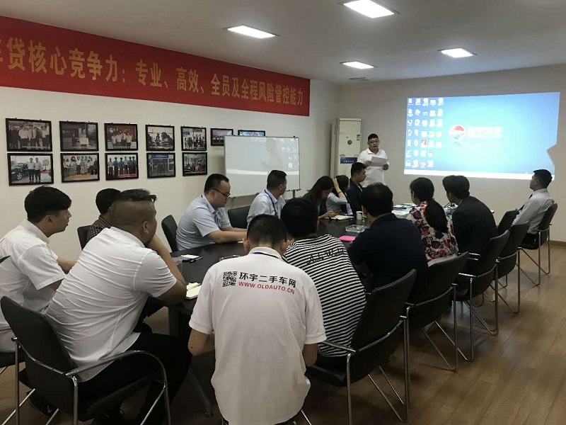 دورة توجيهية للموظفين الجدد ومناقشة للموظفين الجدد