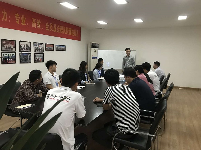 دورة توجيهية للموظفين الجدد ومناقشة للموظفين الجدد