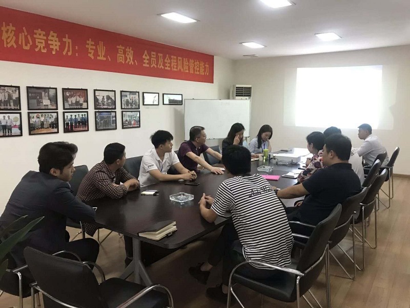 دورة توجيهية للموظفين الجدد ومناقشة للموظفين الجدد