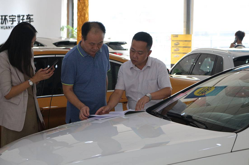 قادة لجنة التجارة في المدينة مع فريق البحوث التابع لإدارة التجارة في مقاطعة شاندونغ لزيارة العمل الإرشادي البيئي