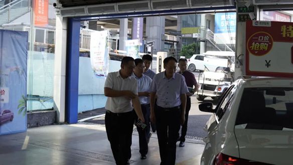 نرحب ترحيبًا حارًا باللجنة الدائمة للجنة الإقليمية لمنطقة بانان وقادة إدارة الجبهة الموحدة للمقاطعة في زيارة التوجيه!