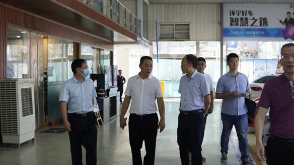 نرحب ترحيبًا حارًا باللجنة الدائمة للجنة الإقليمية لمنطقة بانان وقادة إدارة الجبهة الموحدة للمقاطعة في زيارة التوجيه!