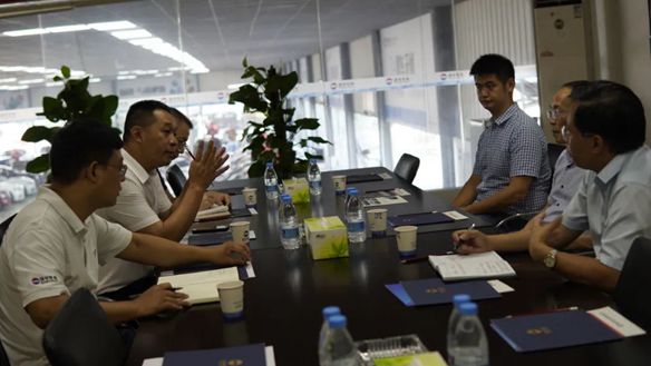 نرحب ترحيبًا حارًا باللجنة الدائمة للجنة الإقليمية لمنطقة بانان وقادة إدارة الجبهة الموحدة للمقاطعة في زيارة التوجيه!