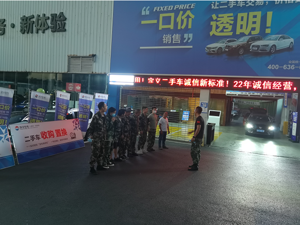 متطوعون من موظفي السيارات يذهبون إلى منطقة الزلزال للمشاركة في أعمال الإنقاذ