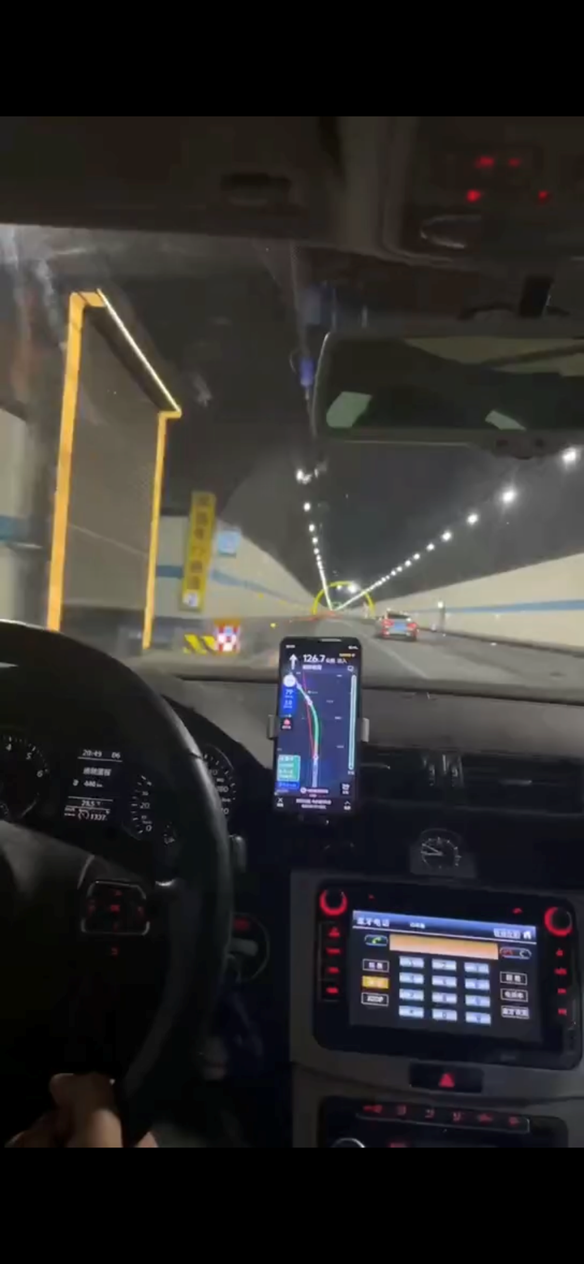 متطوعون من موظفي السيارات يذهبون إلى منطقة الزلزال للمشاركة في أعمال الإنقاذ