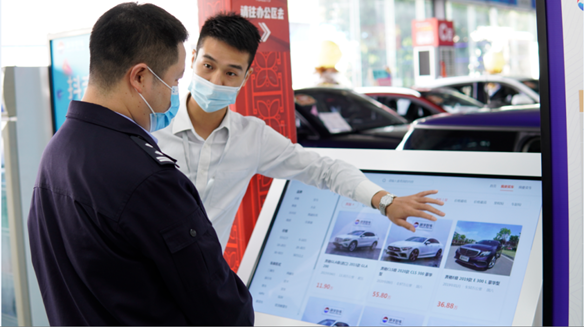 نرحب ترحيبا حارا نائب قائد قوة شرطة دوريات المرور تشونغشينغ سوجيا وفكرته في زيارة العمل التوجيهي للسيارات هوانيو