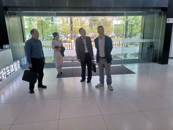 أرحب بحرارة بمدير منطقة بانان للمؤتمر الاستشاري السياسي وو جينبينغ في زيارة العمل المحيطي