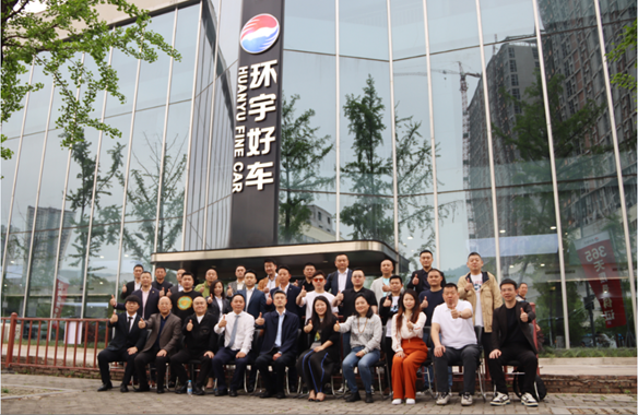 نرحب ترحيبا حارا بقيادات جمعية تداول السيارات الصينية وزملائها ومدير لجنة التجارة في منطقة بانان ليو تشي لزيارة العمل التوجيهي