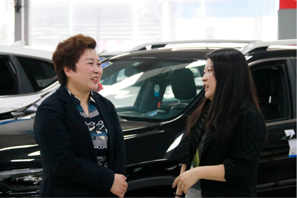 نرحب ترحيبا حارا بقيادات جمعية تداول السيارات الصينية وزملائها ومدير لجنة التجارة في منطقة بانان ليو تشي لزيارة العمل التوجيهي