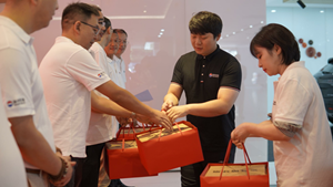 إلى الأمام شكرا لكم    الاحتفال بالذكرى الثالثة والعشرين لإنشاء شركة السيارات