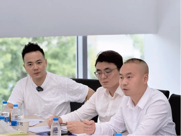 مؤتمر المساهمين في سوق السيارات الدولي في بنوم بنه في كمبوديا يركز على المشروع