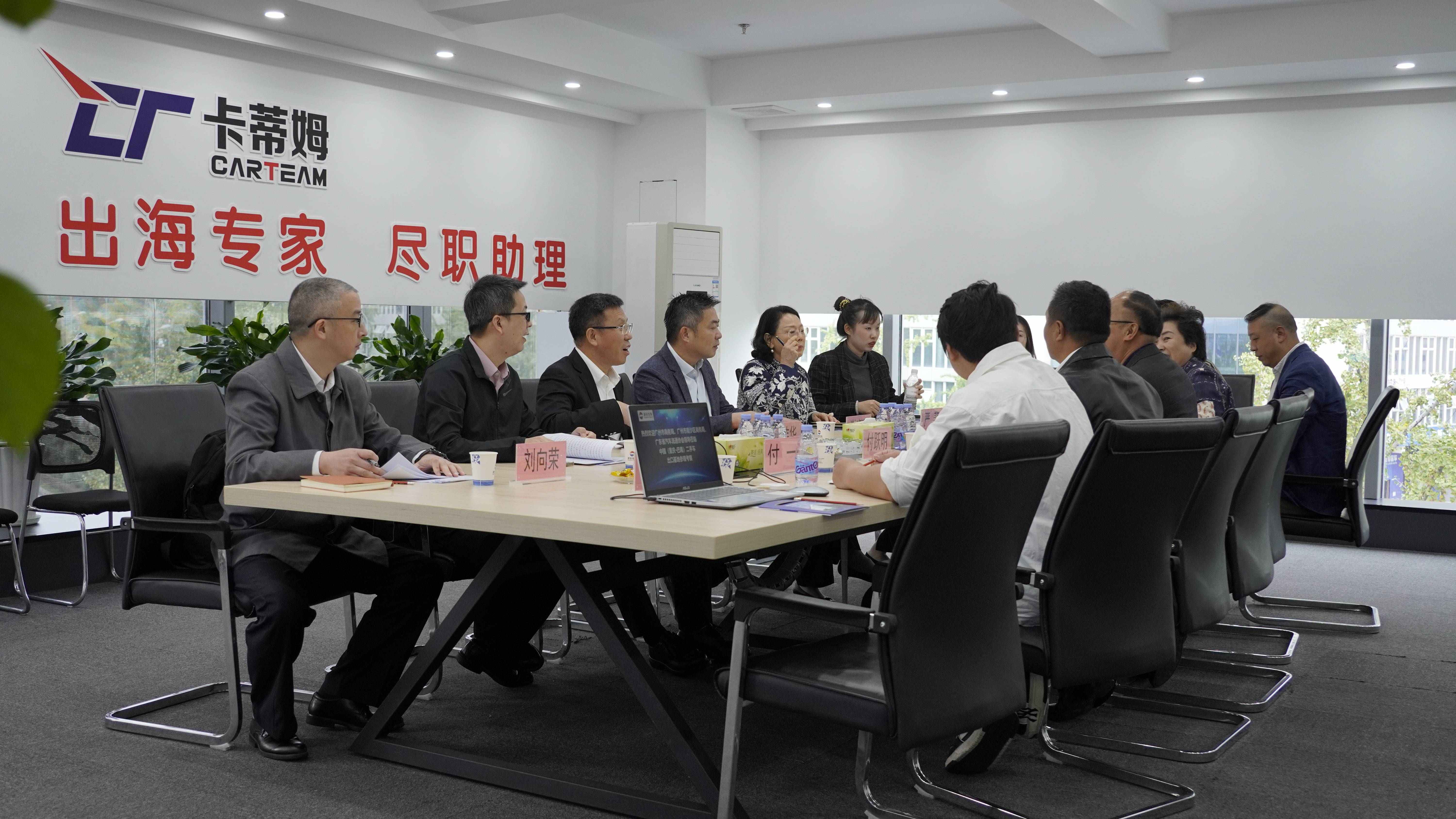 بعثة التجارة قوانغتشو زيارة السيارات هوانيو، والبحث في فرص جديدة للسيارات المستعملة إلى البحر