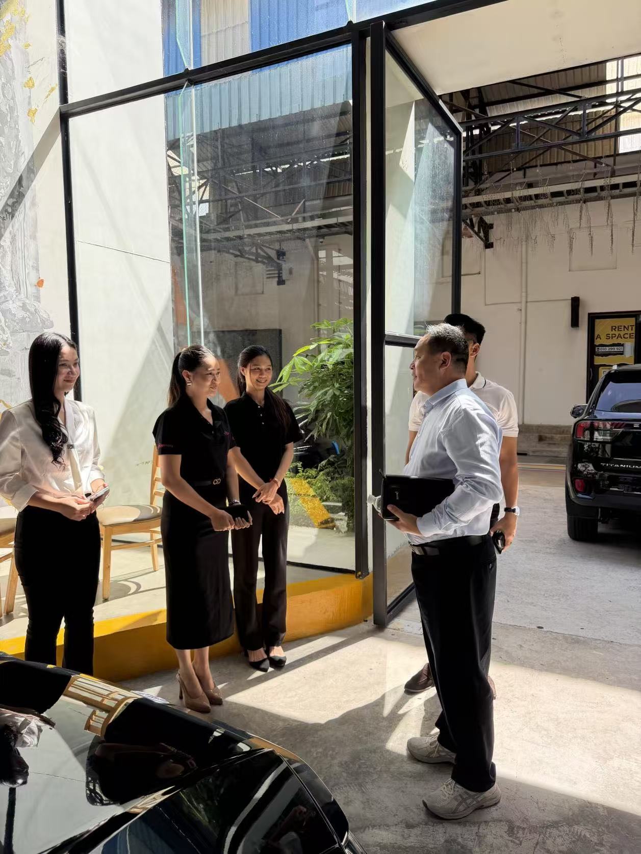 تشونغتشين هوانيو السيارات ممارسة القواعد الجديدة لتعزيز التنمية الصحية لتصدير السيارات المستعملة في جنوب شرق آسيا