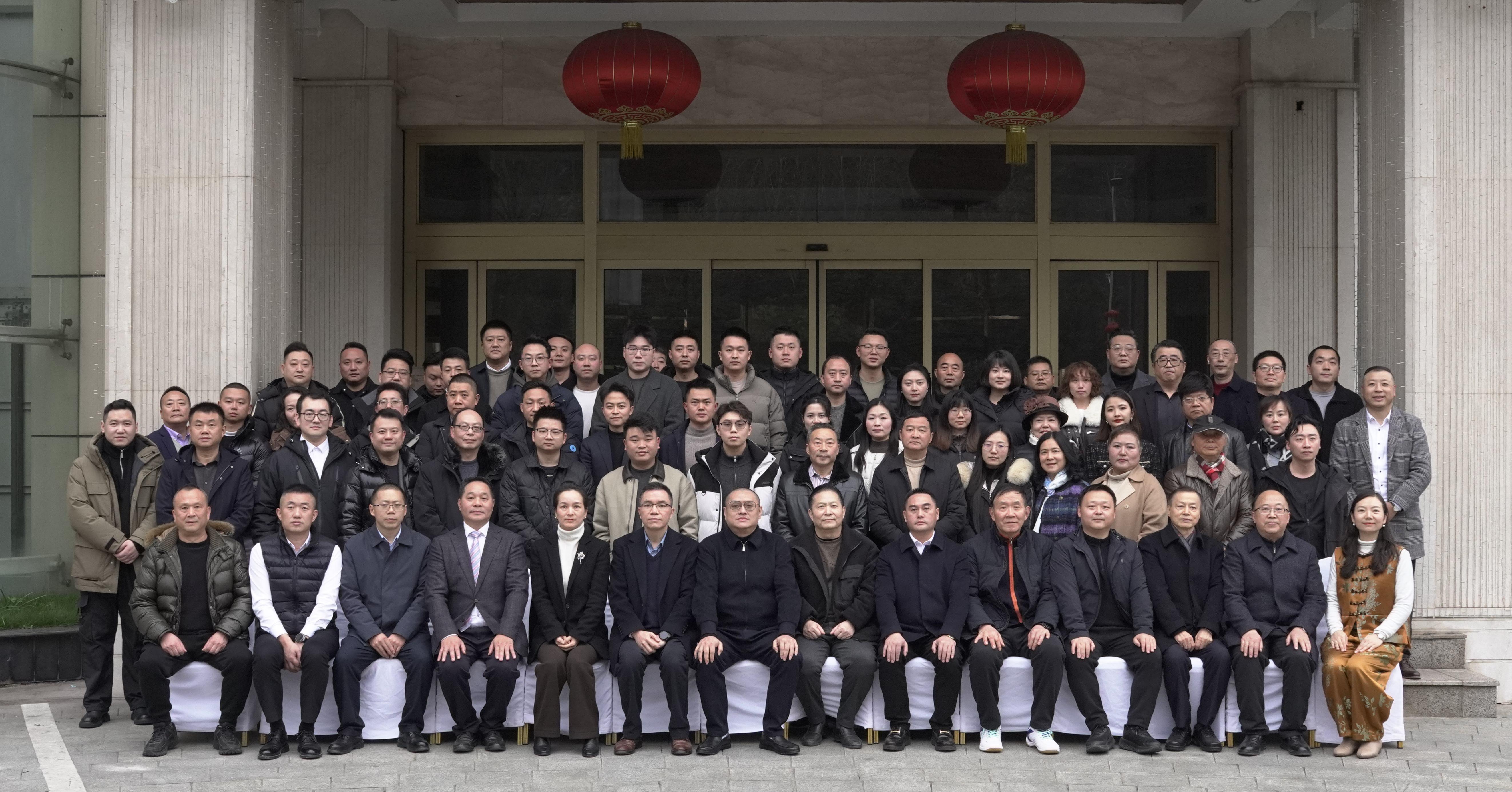 تشونغتشينغ هوانيو السيارات تساعد التحول الرقمي الذكي لصناعة السيارات في بانان