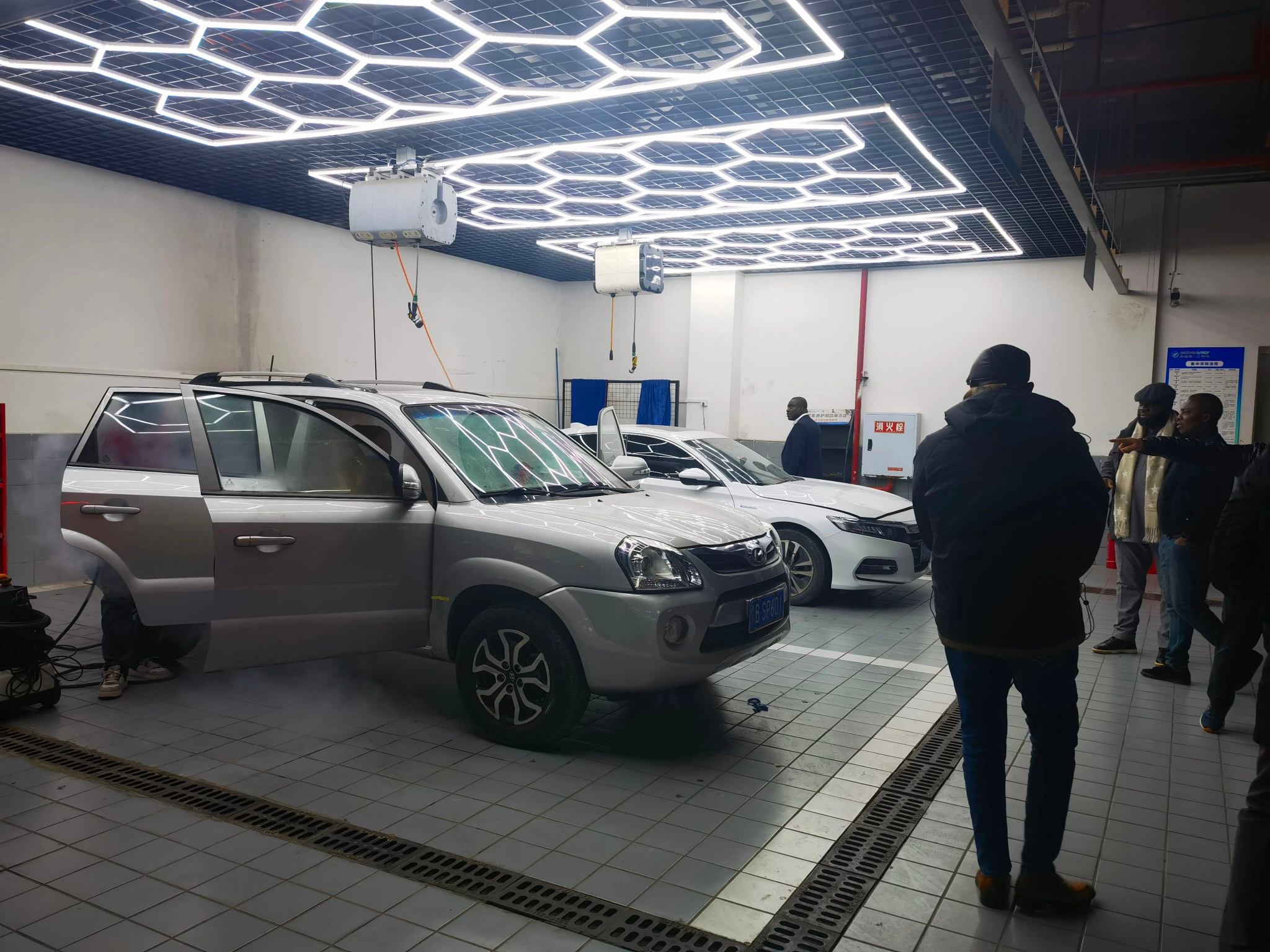 أفريقيا غانا JA Z Ltd، شركة المشاركة زيارة تشونغتشين هوانيو السيارات&