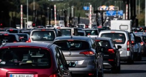 الجزائر تفتتح قوانين جديدة لاستيراد السيارات المستعملة خلال 10 سنوات