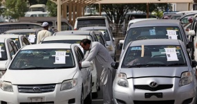 السيارات المستعملة في دبي: 55 ألف سيارة تدفق إلى إيران في نصف عام، 80% منها عبر الإمارات العربية المتحدة